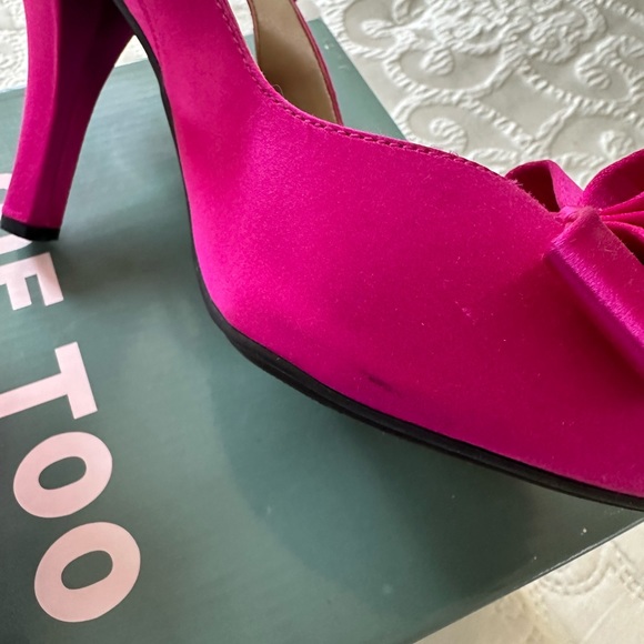 Me Too Ladies' Peeptoe Jeanette Satin Bow Sandals Fuschia  sz 10m - Picture 2 of 4